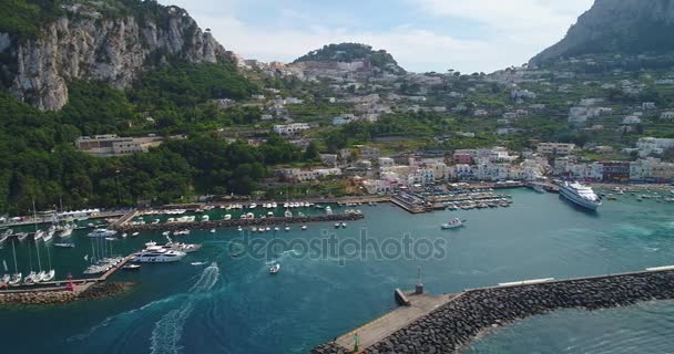 Flight over Capri harbor — Stock Video