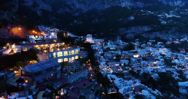 Piękny lot nad Positano na wybrzeżu Amalfi we Włoszech — Wideo stockowe