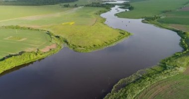 Kuş görünümü göz sabah nehirde