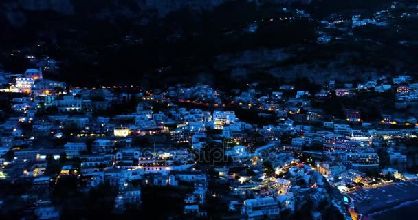 Όμορφη πτήση πάνω από Positano στην ακτή Amalfi στην Ιταλία — Αρχείο Βίντεο