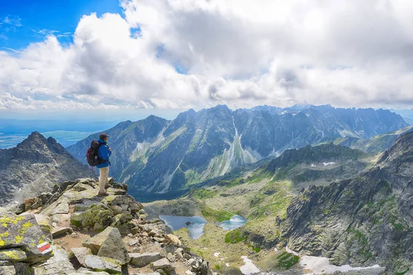 yamaçları ve Dağları doruklarına