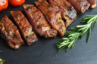 lezzetli biftek ve sebze