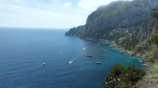 Hermosa vista de la isla de Capri — Vídeos de Stock