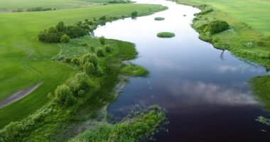 Kuş görünümü göz sabah nehirde