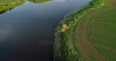Kuş görünümü göz sabah nehirde