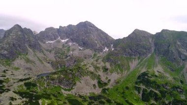 Zakopane yakınındaki Tatry dağlarda uçuş