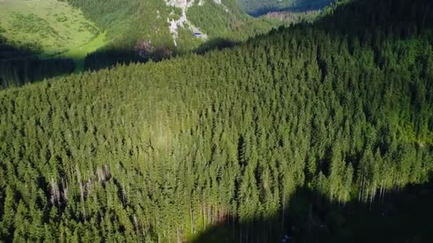 Repülés si feletti hegyekben kötélpálya — Stock videók