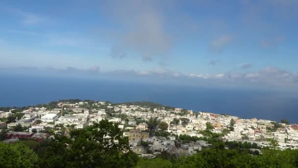 Hermosa vista de la ciudad de Anacapri en la isla de Capri — Vídeos de Stock