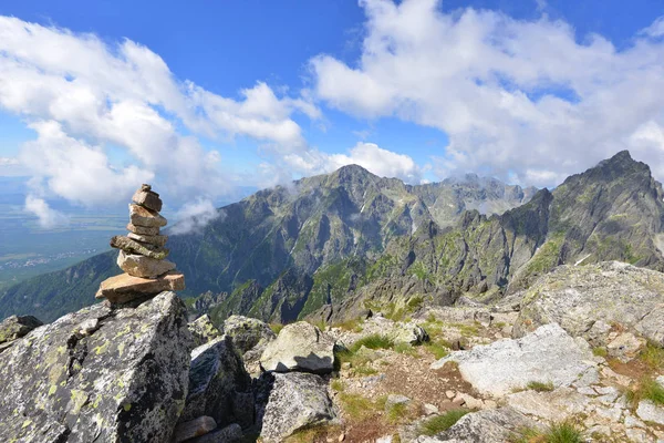 Declives e picos de montanhas — Fotografia de Stock