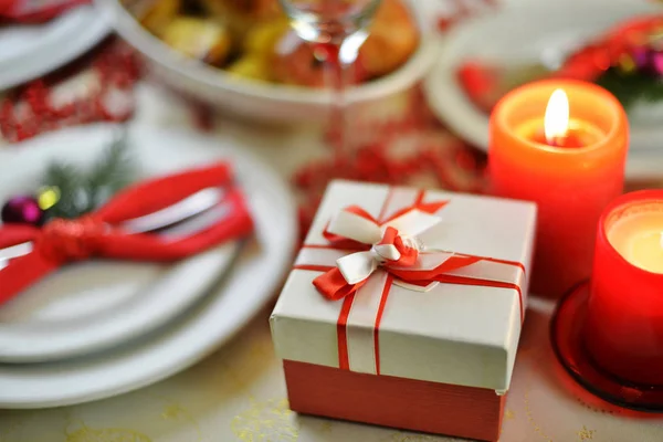 Configuração de mesa com velas. — Fotografia de Stock