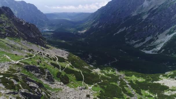 Vue aérienne du paysage des montagnes — Video