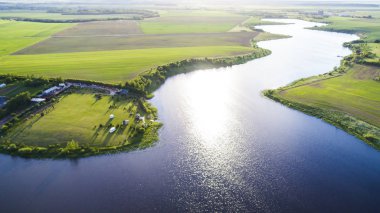Yeşil alan ve nehir