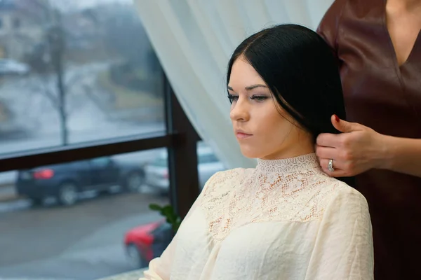 Frau im Friseurladen — Stockfoto