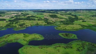 göller ve çayırlar arazi üzerinde uçuş