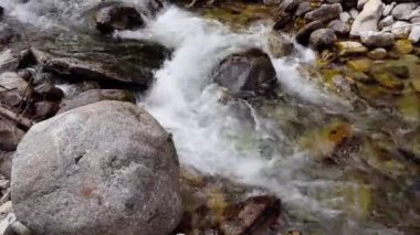 dağlarda güzel waterfals