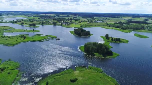 Vlucht over het land van de meren en weiden — Stockvideo