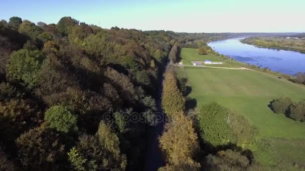 Prachtige rivierlandschap. Luchtfoto — Stockvideo