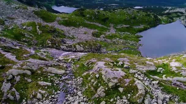 Voo nas montanhas Tatry perto de Zakopane — Vídeo de Stock