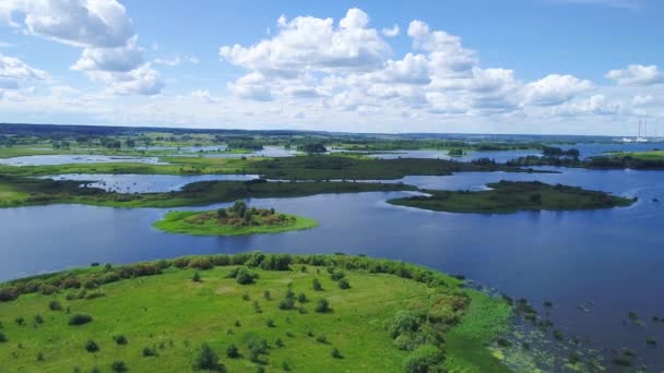 Göller ve çayırlar arazi üzerinde uçuş — Stok video