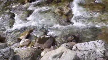 dağlarda güzel waterfals