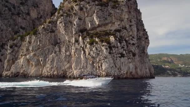 Ship trip around Capri Island — Stock Video