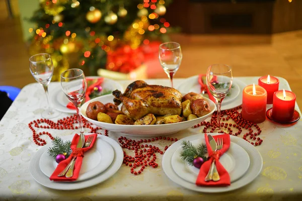Christmas  dinner with chicken — Stock Photo, Image