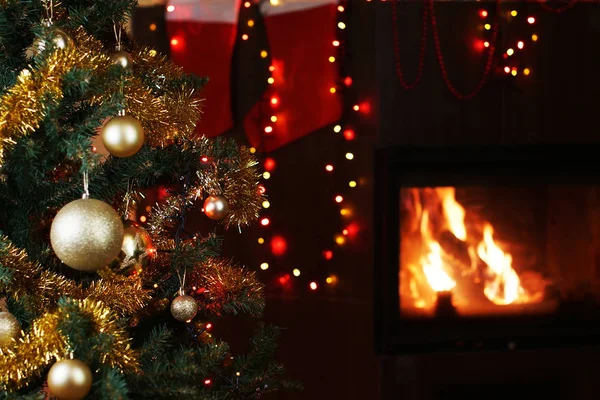 Noel ağacı iç şömineli