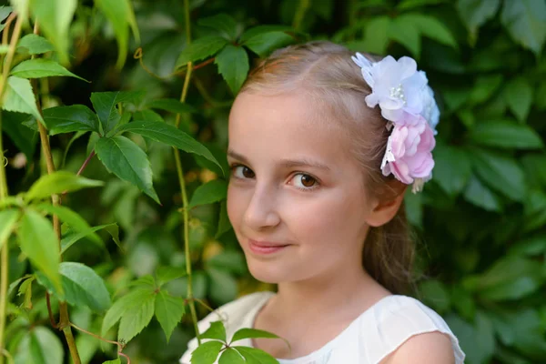 Cute little girl — Stock Photo, Image