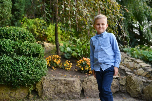 Pequeno menino bonito — Fotografia de Stock