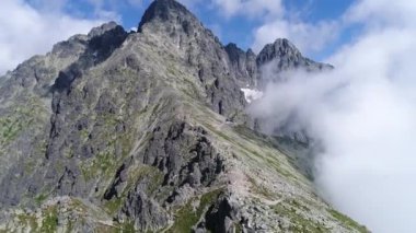 Tatras dağlarda uçuş
