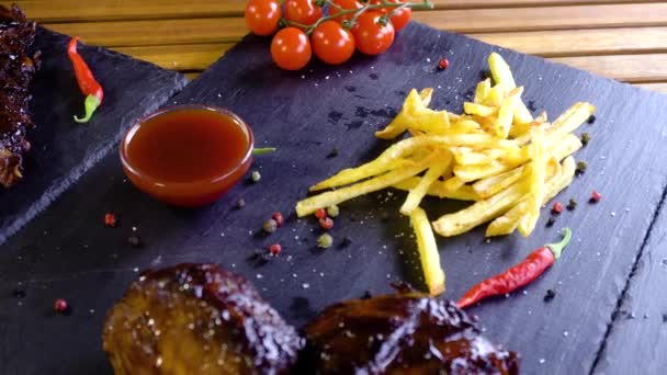 Grilled bbq pork meat ribs on stone plate — Stock Video