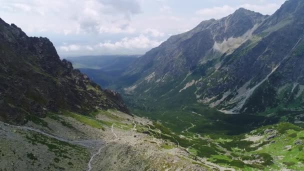 Панорамный вид на горы — стоковое видео