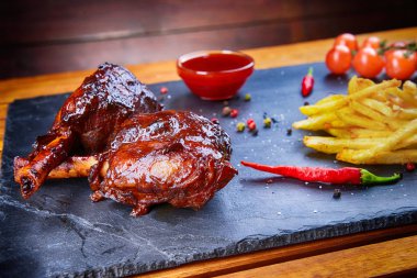 kızarmış patates ve domuz eti