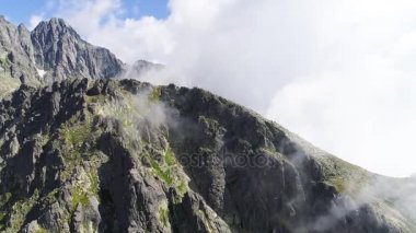 Tatras dağlarda uçuş