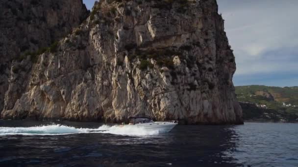 Ship trip around Capri Island — Stock Video