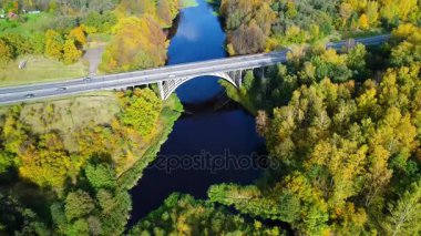 nehir üzerinde köprü havadan görünümü