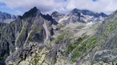 Tatras dağlarda uçuş