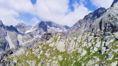 Tatras dağlarda uçuş