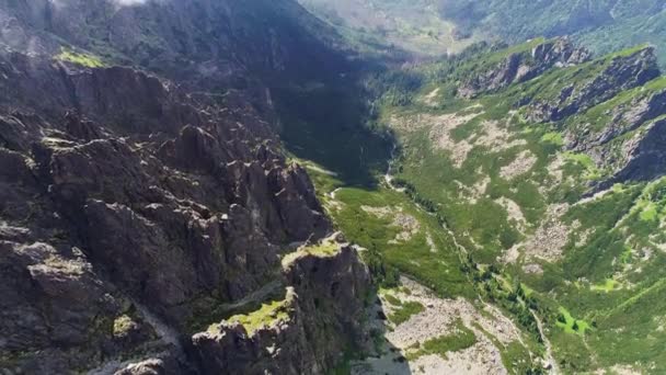 Vuelo en las montañas Tatras — Vídeos de Stock