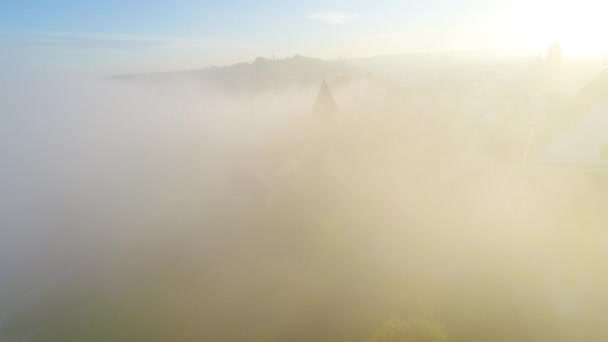 Воздушный вид на город утром — стоковое видео