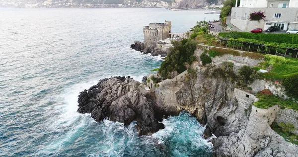 Resort city on cliff — Stock Photo, Image
