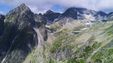Tatras dağlarda uçuş