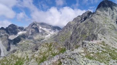 Tatras dağlarda uçuş