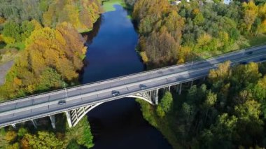 nehir üzerinde köprü havadan görünümü