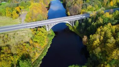 nehir üzerinde köprü havadan görünümü