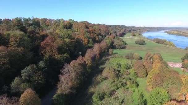 Güzel nehir manzarası. Havadan görünümü — Stok video