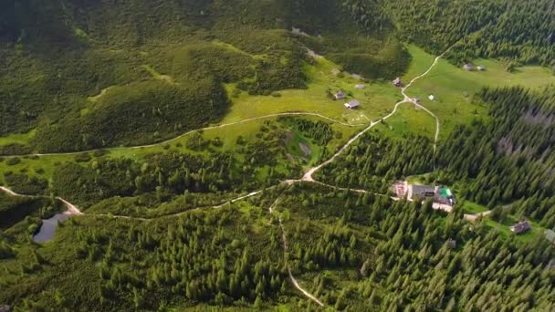 Voo nas montanhas Tatry perto de Zakopane — Vídeo de Stock
