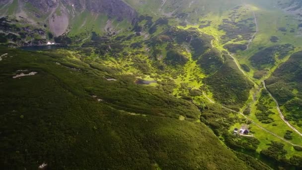 Volo sulle montagne Tatry vicino a Zakopane — Video Stock