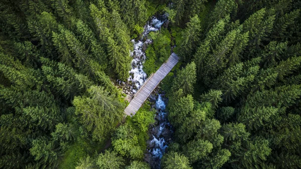 Вид Повітря Дорогу Серед Лісистих Гір — стокове фото