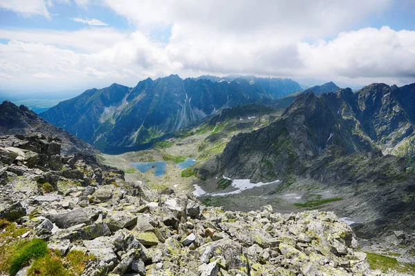 Declives Picos Montanhas Sob Céu Azul — Fotografia de Stock